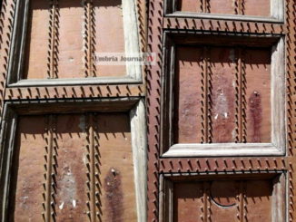 Una pulitina al portone “je la damo”? Lo chiede Emanuela Mori