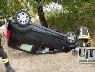 Incidente stradale lungo la Strada dei Loggi a Perugia, donna in ospedale [FOTO]