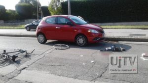 Incidente stradale a Bastia Umbra, uomo in sella a una bicicletta investito, ferito