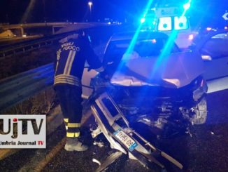 Incidente stradale nella notte sul Raccordo, auto su guardrail, due feriti