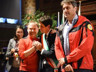 Soccorso alpino riceve il Baiocco d'Oro dal Sindaco di Perugia