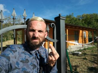 Alex Trabalza va a trovare Peppina Fattori, la nonnina sfrattata dalla casetta
