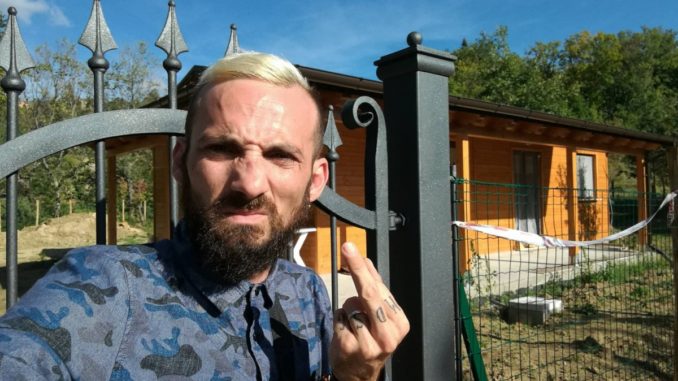Alex Trabalza va a trovare Peppina Fattori, la nonnina sfrattata dalla casetta