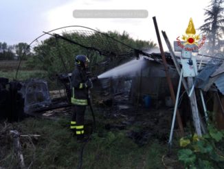 Incendio rimessa agricola a Balanzano, distrutti vari attrezzi