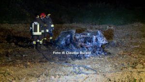 Incidente stradale nella notte a Paciano, uomo muore carbonizzato