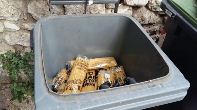 Cibo donato ai poveri gettato trai i rifiuti, Lega insorge