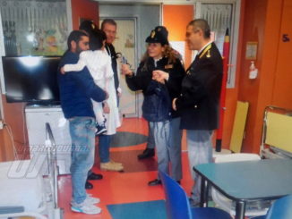 Giorno di Natale in ospedale la Polizia di Stato dona un sorriso ai bambini