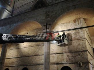 Cadono pezzi dalle Logge di Braccio in Piazza IV Novembre a Perugia