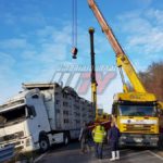 Incidente Tir, riaperta strada del pantano, sono 300 gli agnelli morti