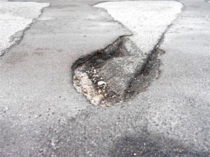 Ancora danni a Ponte San Giovanni per la posa in opera della fibra
