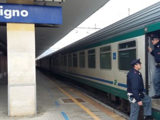 Polfer, oltre 3.000 persone controllate, 2 arrestati e 8 indagati