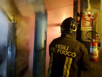 Incendio in vetreria a Piegaro per fuoriuscita di vetro fuso