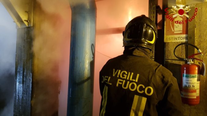 Incendio in vetreria a Piegaro per fuoriuscita di vetro fuso
