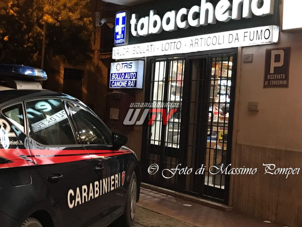 Rapine Perugia a sala scommesse e tabaccheria, indagini in corso