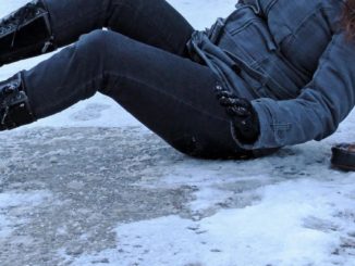 Cadute per via del ghiaccio 11 ricoverati, bilancio pesante