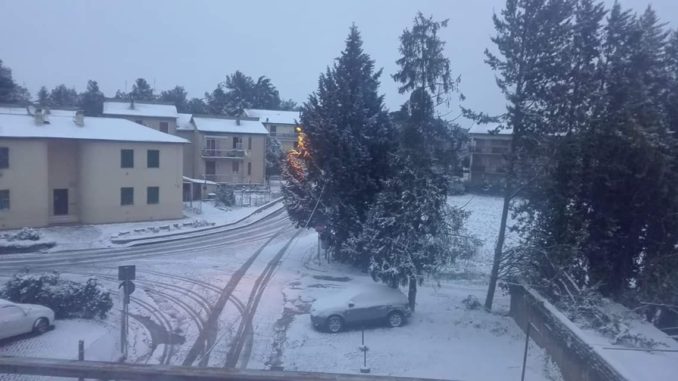 Neve e ghiaccio a Perugia, strade chiuse al traffico, ecco quali