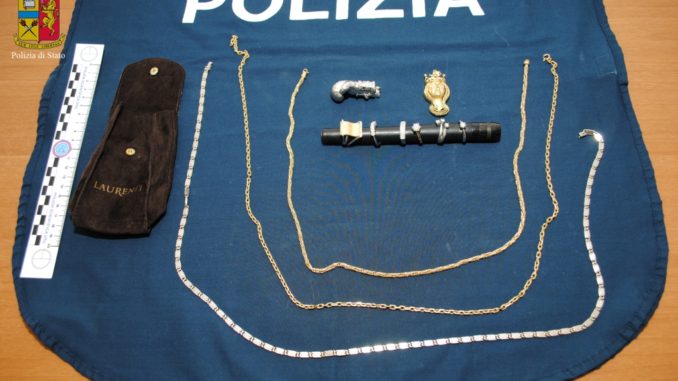 Aveva monili d'oro in auto, bloccato dalla polizia in zona Ponte Pattoli
