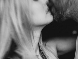 Sesso con anziani in cambio di 10 euro? Donna di 30 anni finisce in carcere