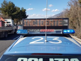 Schianto su E45 tra Corciano e Mantignana, auto si ribalta