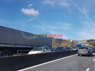 Incidente all'interno della Galleria Volumni su E45, fila chilometrica