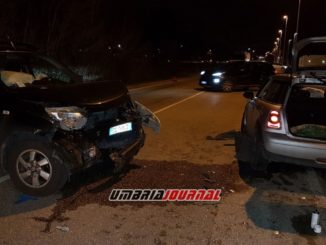 Incidente a Bastia Umbra, brutto impatto tra auto, due feriti
