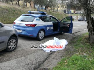Muore dentro l'auto mentre si droga, accade a Perugia