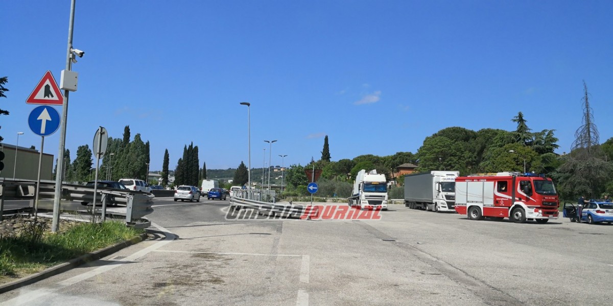 Carmen dopo incidente a Perugia, cerca i suoi soccorritori, due donne