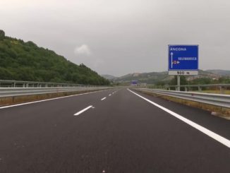 Contromano sulla Perugia Ancona, strage evitata grazie a poliziotto non in servizio