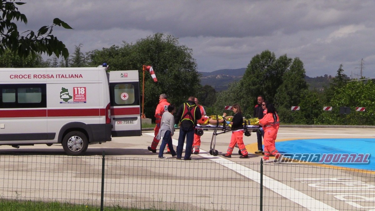 Incidente stradale a Norcia, scontro tra auto, due feriti, uno grave
