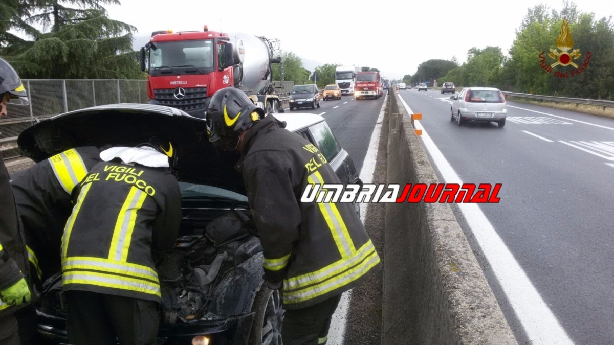 Incidente Bastia, auto contro camion sulla 75 Centrale Umbra, un ferito lieve