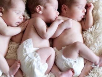 Dimesse le tre gemelline nate premature, la gioia dei genitori
