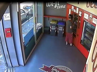 Tenta di scassinare i distributori automatici, denunciato