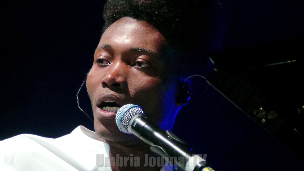 Il carisma e l'originalità di Benjamin Clementine a Umbria Jazz