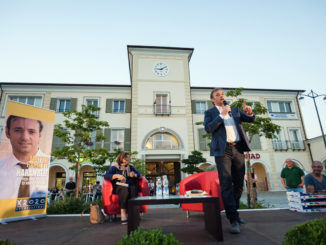 La presentazione di Harambee a Modena. Sul palco Matteo Richetti intervistato da Lucia Annunziata