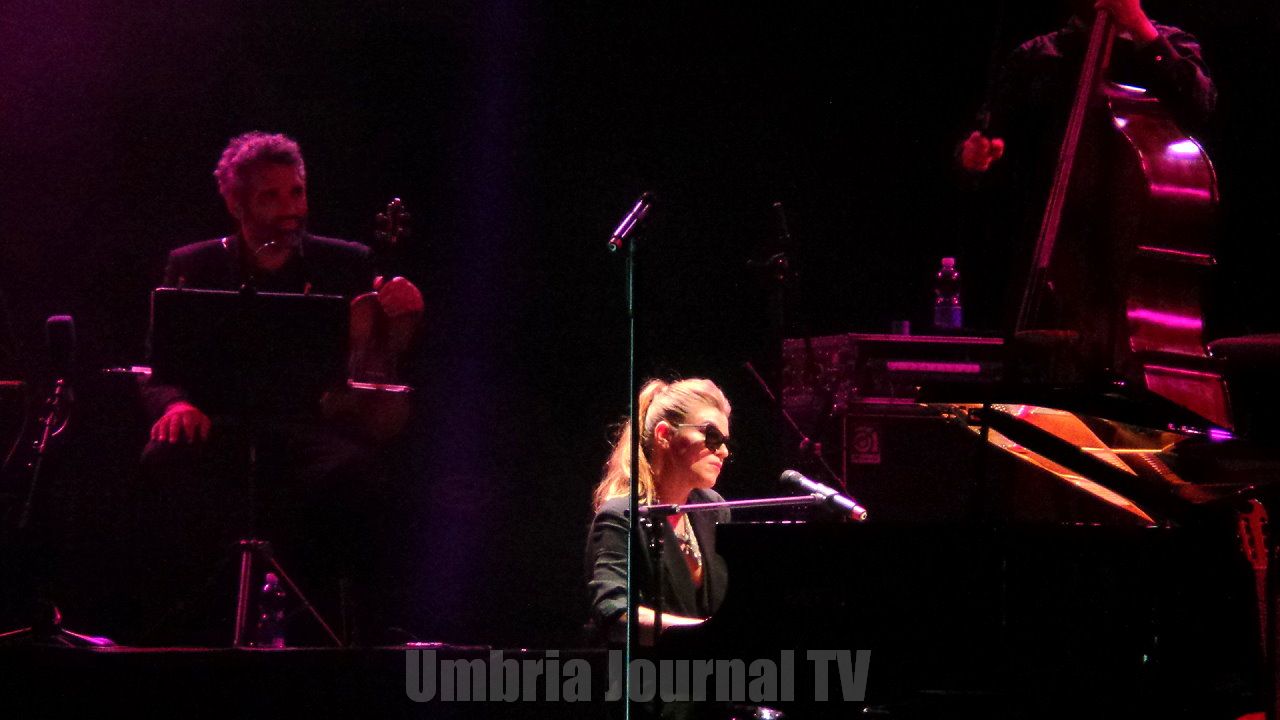 Umbria Jazz, la voce suadente di Melody Gardot a Perugia per la quarta volta
