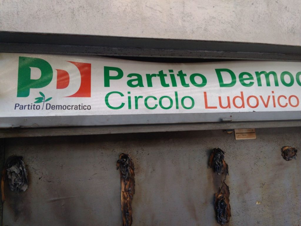 Incendio distrugge bacheca circolo Pd di Terni, è il Ludovico Montani [Foto]