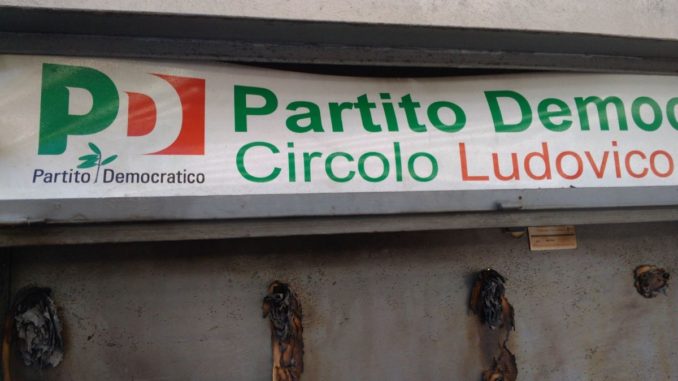 Incendio distrugge bacheca circolo Pd di Terni, è il Ludovico Montani [Foto]