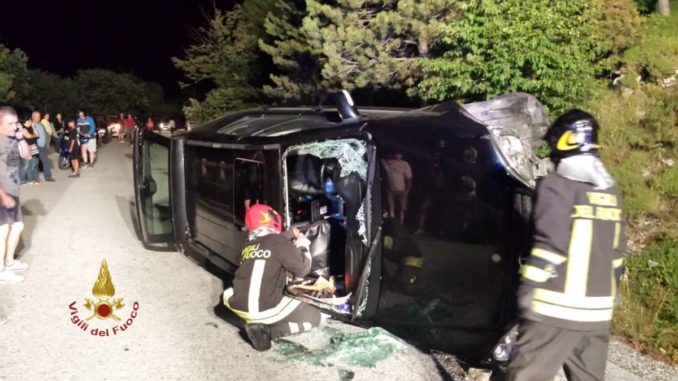 Auto si ribalta a Gualdo Tadino, lungo la Valsorda, ferito conducente