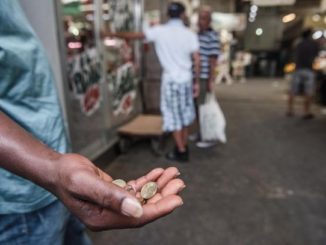 Il Consiglio Comunale abroga le multe per chi chiede l’elemosina e spinge i carrelli