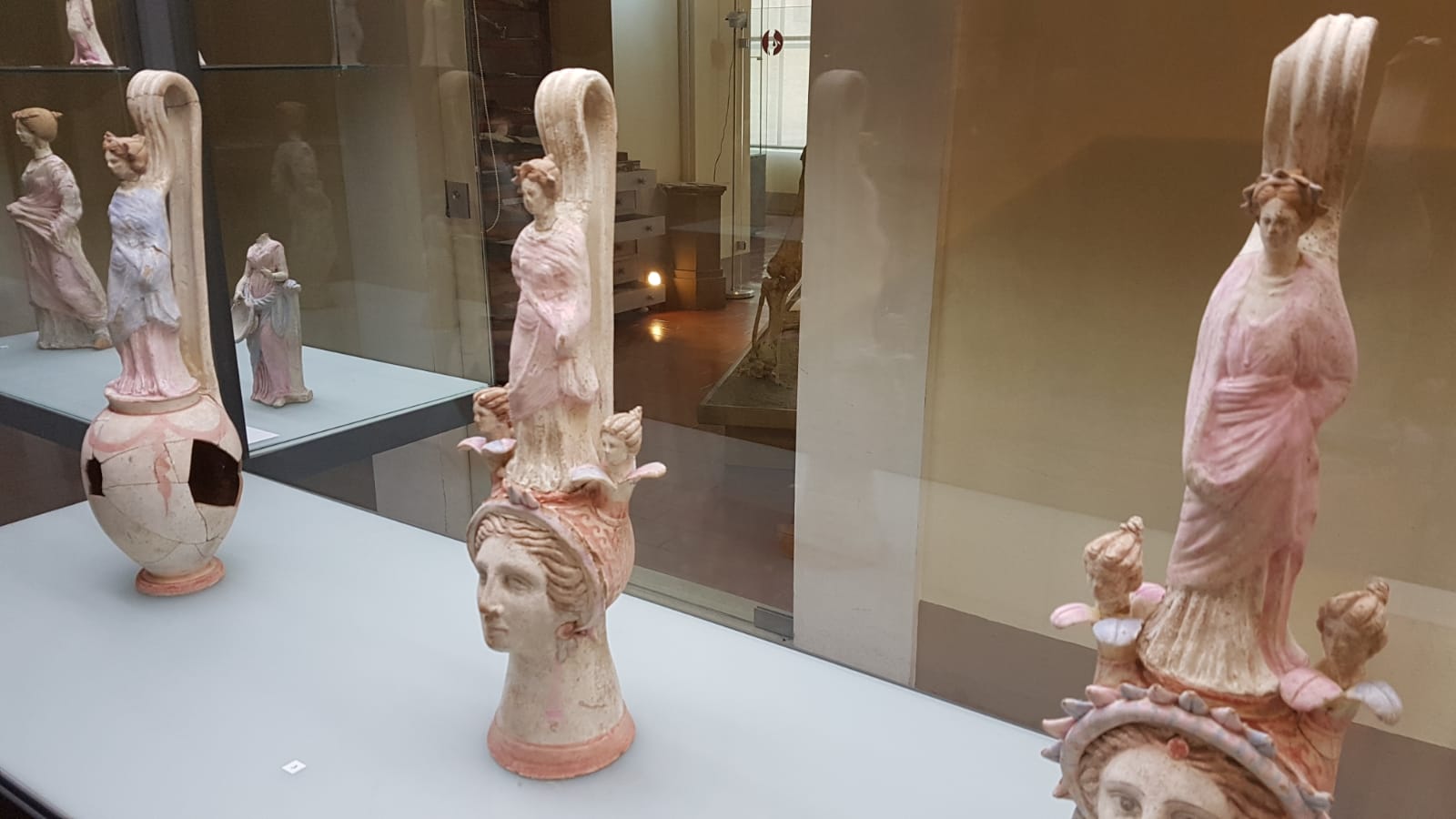 Reperti recuperati Arma, mostra alla ricerca dell'arte perduta