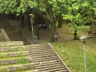 Pensionato gettato a terra perché ha pochi soldi, accade alla Verbanella