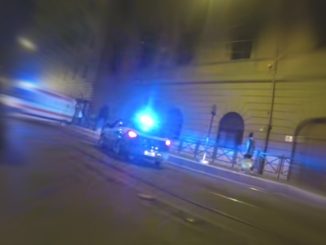 Arrestato tunisino spacciatore calci e pugni ai poliziotti, ferito un agente