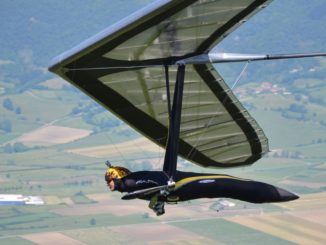 Invasione di deltaplani al Monte Cucco Trofeo Internazionale di Volo Libero