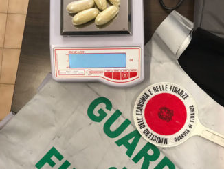 Finanza Perugia, arrestato ovulatore con 140 grammi di droga in corpo