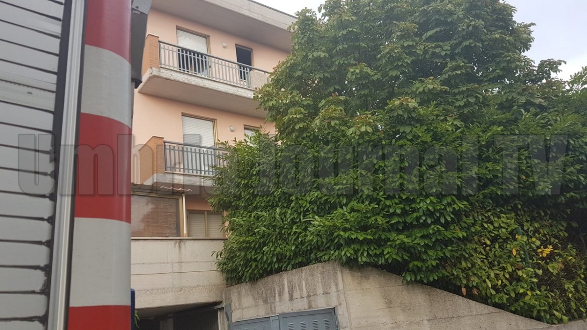 Esplosione e incendio a San Martino in Colle, in fin di vita la donna coinvolta