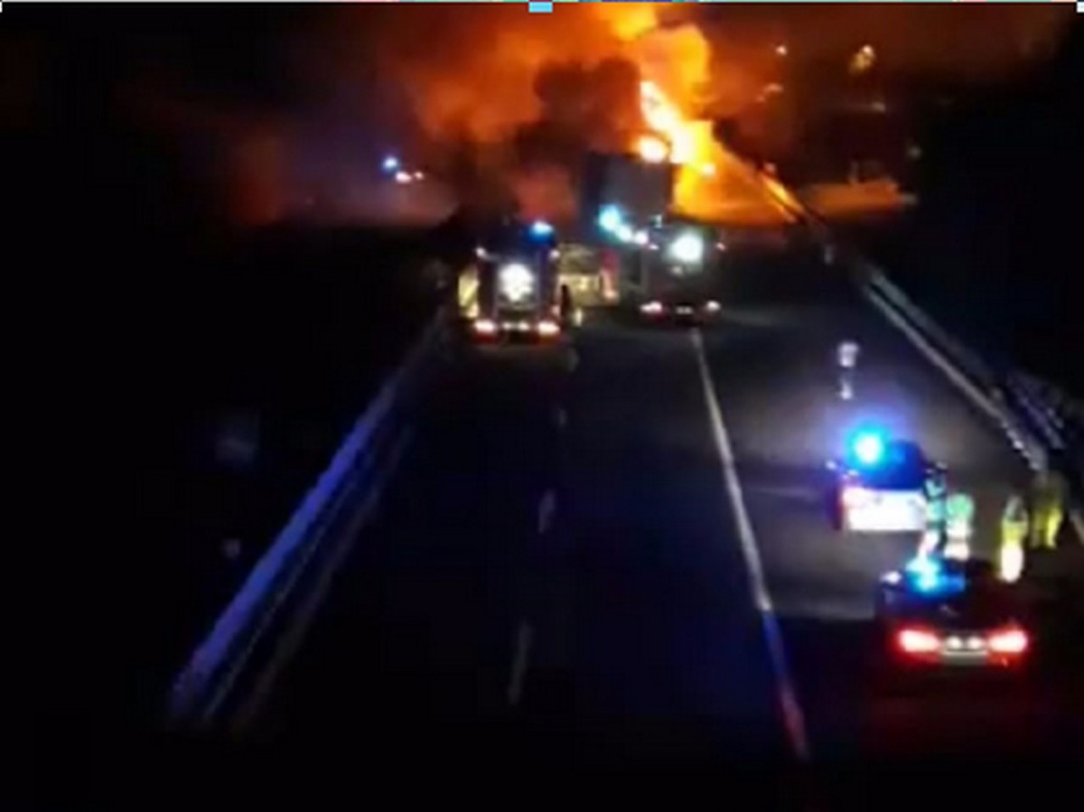 Incidente stradale sull'autostrada A1, coinvolti mezzi pesanti, ci sarebbe un morto