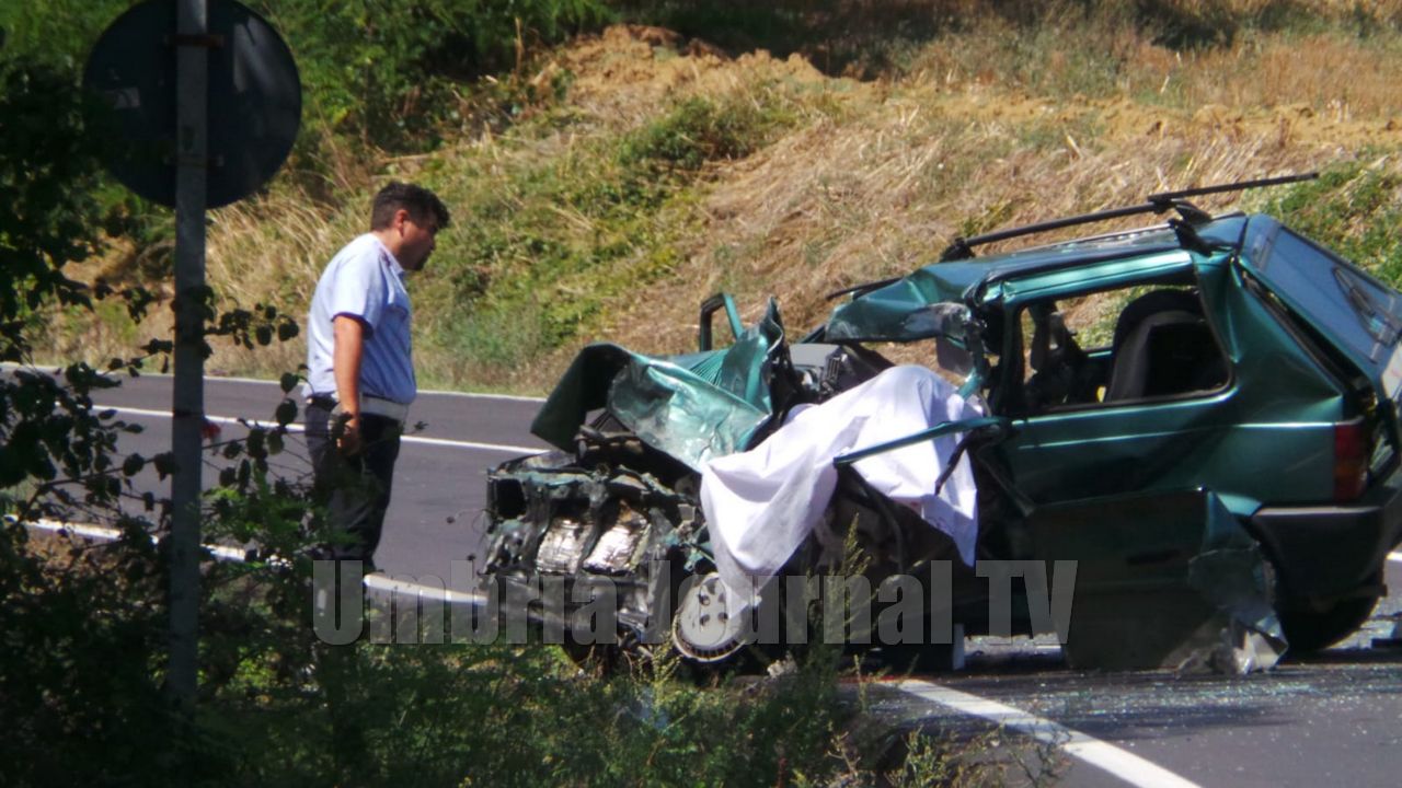 Incidente mortale a Ponte Rio, muore un 44enne perugino, ferita la compagna