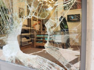 Spaccata notturna alla storica Sartoria Lemmi, ladri fanno razzia di abbigliamento