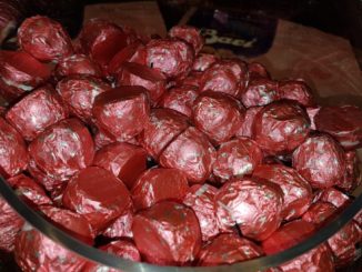 Perugia diventa rosa, anzi no rubino, in centro 60 vetrine con il nuovo bacio