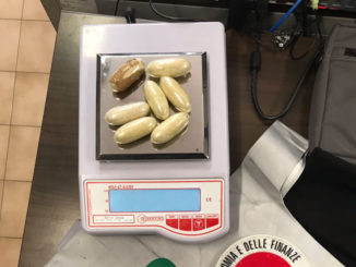 Finanza e polizia a Foligno sequestrano 12 ovuli di eroina